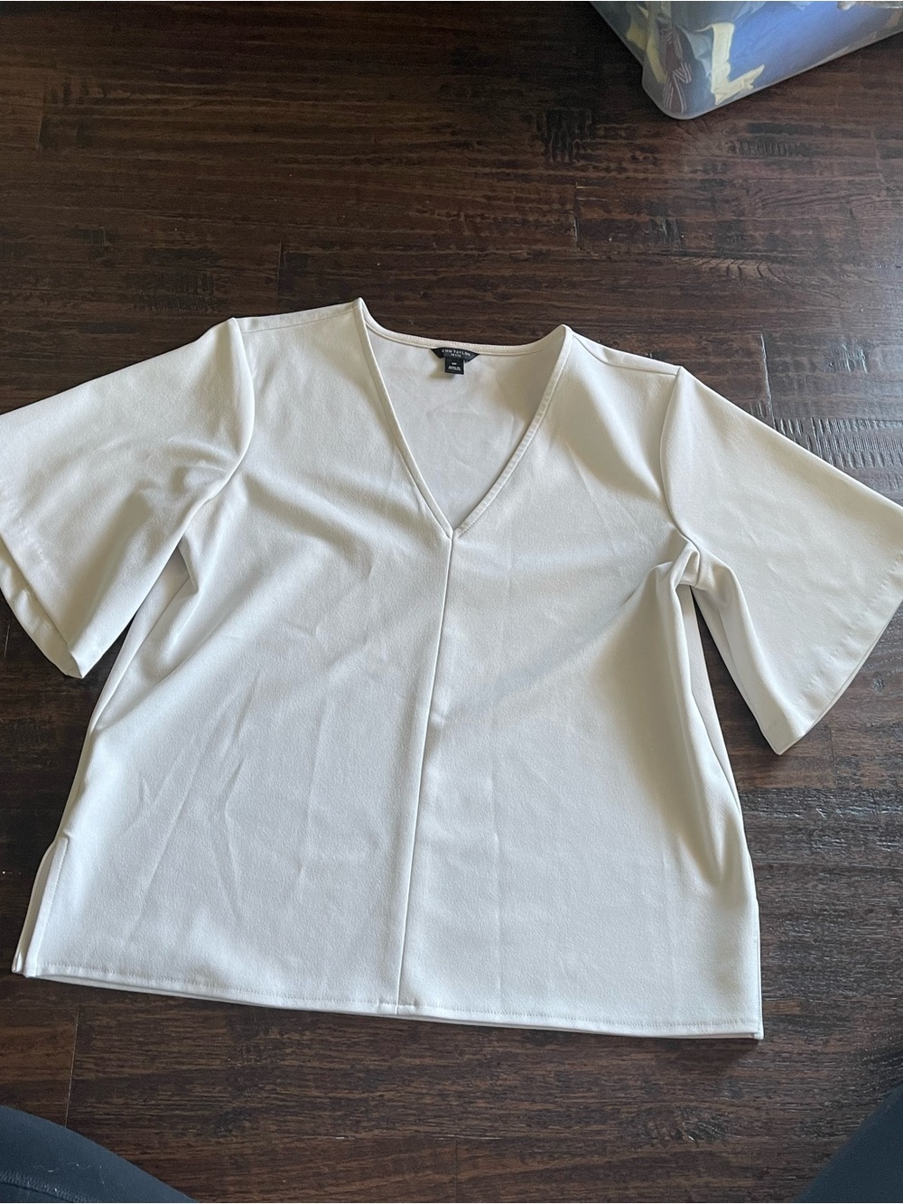 Ann Taylor Cream V-Neck Short Sleeve Tunic
